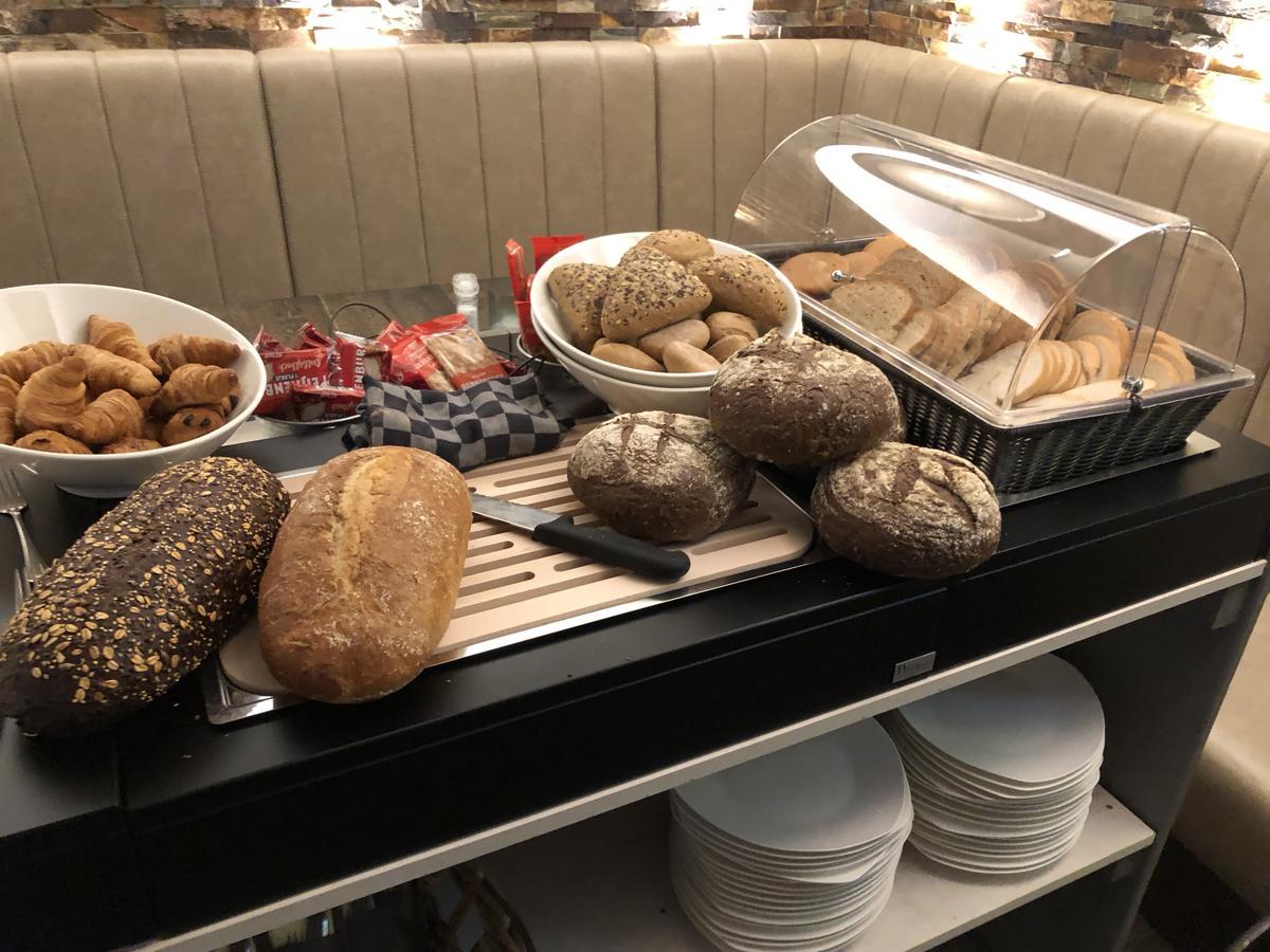 图依思酒店 - 餐馆 Dinteloord 外观 照片